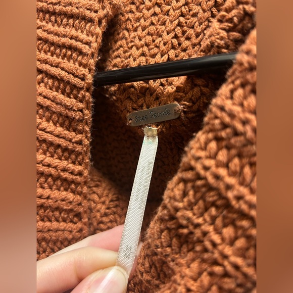 Free People Turtleneck Sweater size medium, fits oversized - Picture 4 of 4